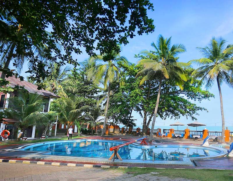 Fasilitas kolam renang di Hotel Nuansa Bali Anyer